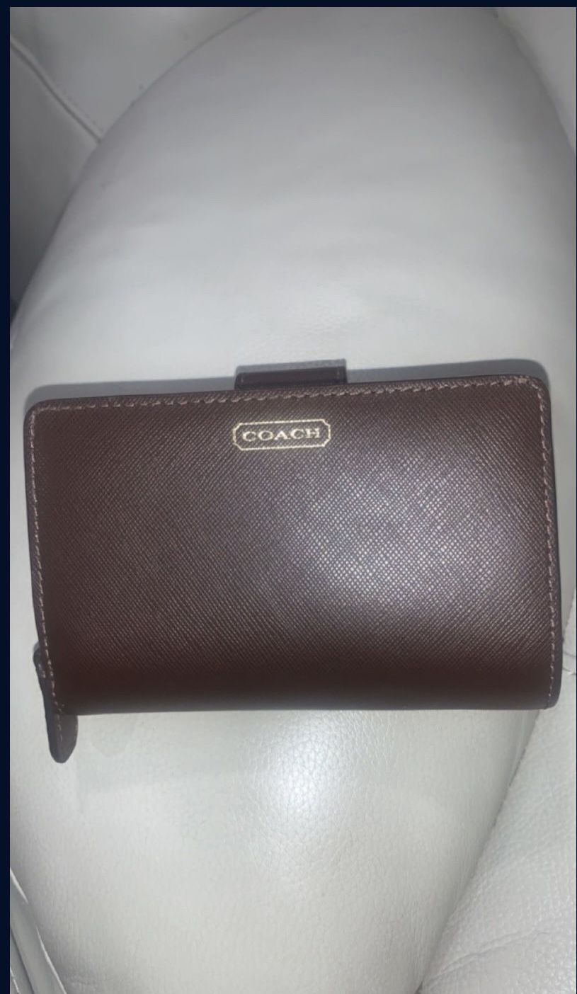 Women’s Guess Hand Wallet