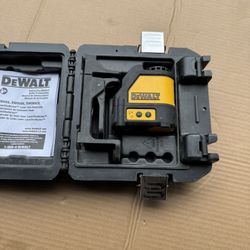 DeWalt 100 ft. Green Self-Leveling Cross Line Laser Level with (3) AA Batteries & Case