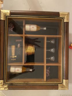 Mini frame with wine ornaments