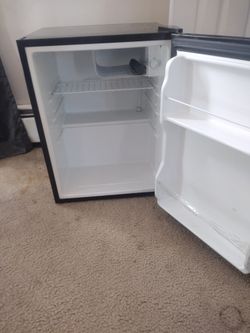 College Dorm Type Refrigerator $50