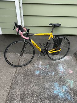 Fuji Roubaix Road Bike