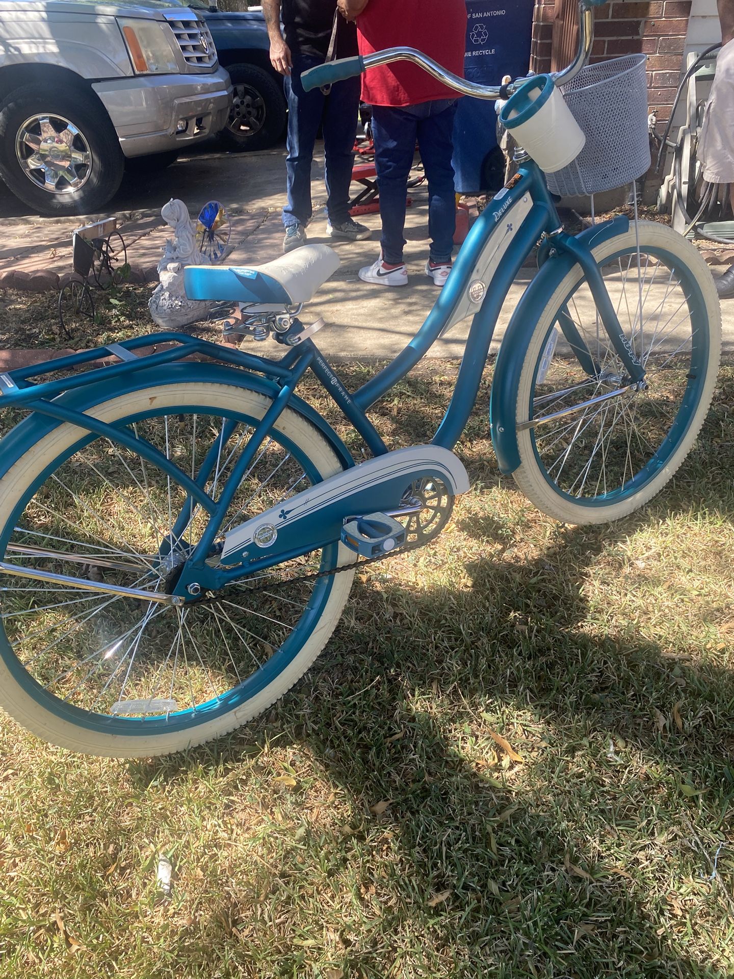 New Huffy Deluxe Perfect Fit Frame Cruiser Bicycle New