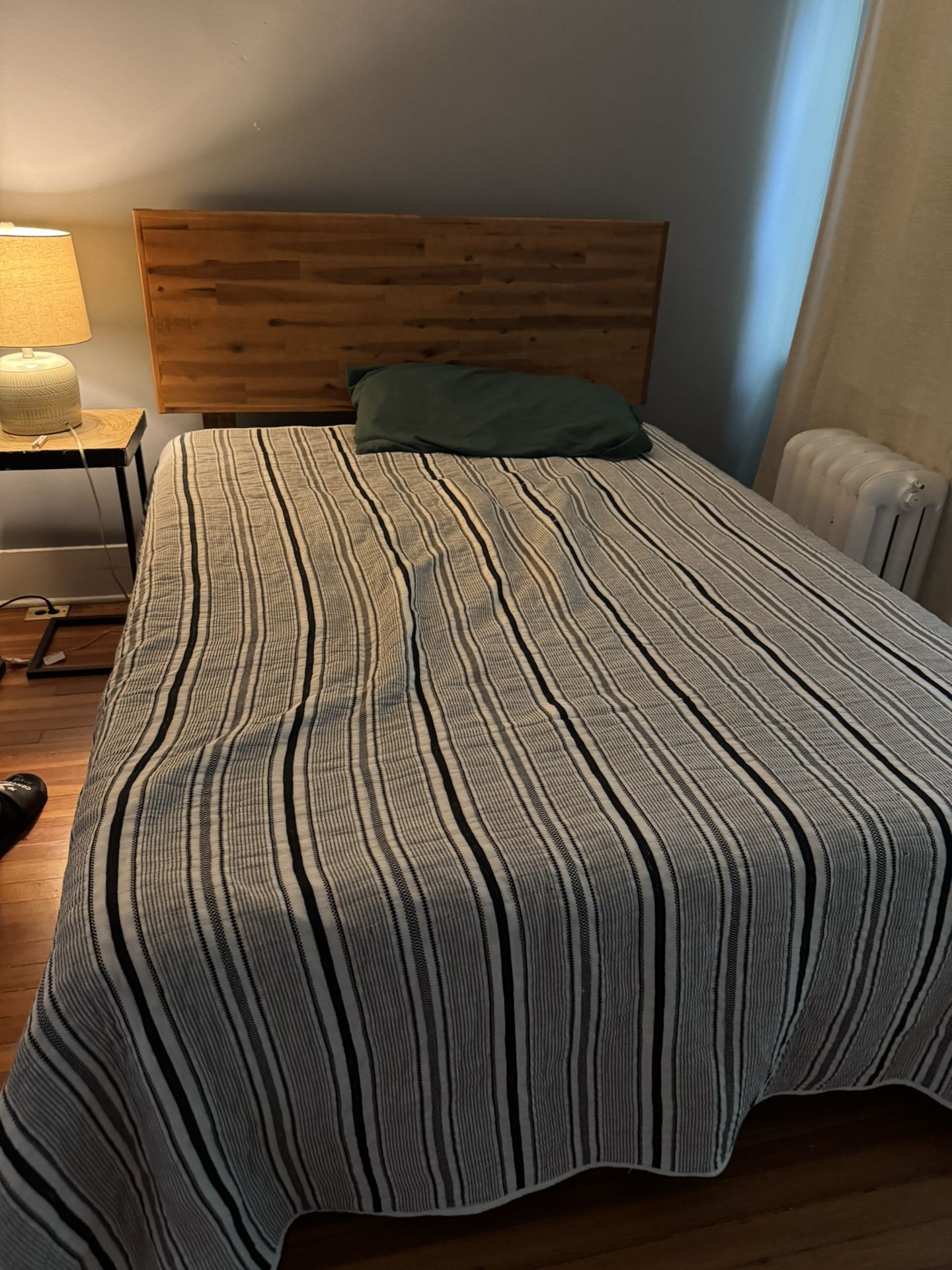 Free Queen Sized Bed And Frame 