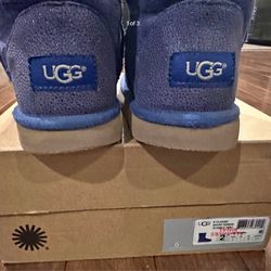 Like new with box - Girl’s UGG boots, size 2Y