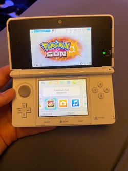 White nintendo 3ds