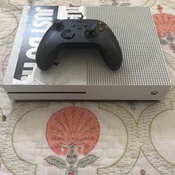 XBOX ONE FOR SALE COMES WITH CONTROLLER
