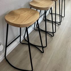 4 Saddle Seat Wooden Bar Stools
