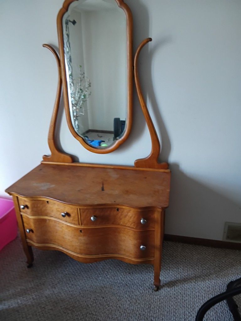 Beautiful Vanity Great Condition