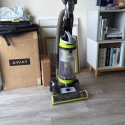Vacuum - Bissell Cleanview Swivel Pet 