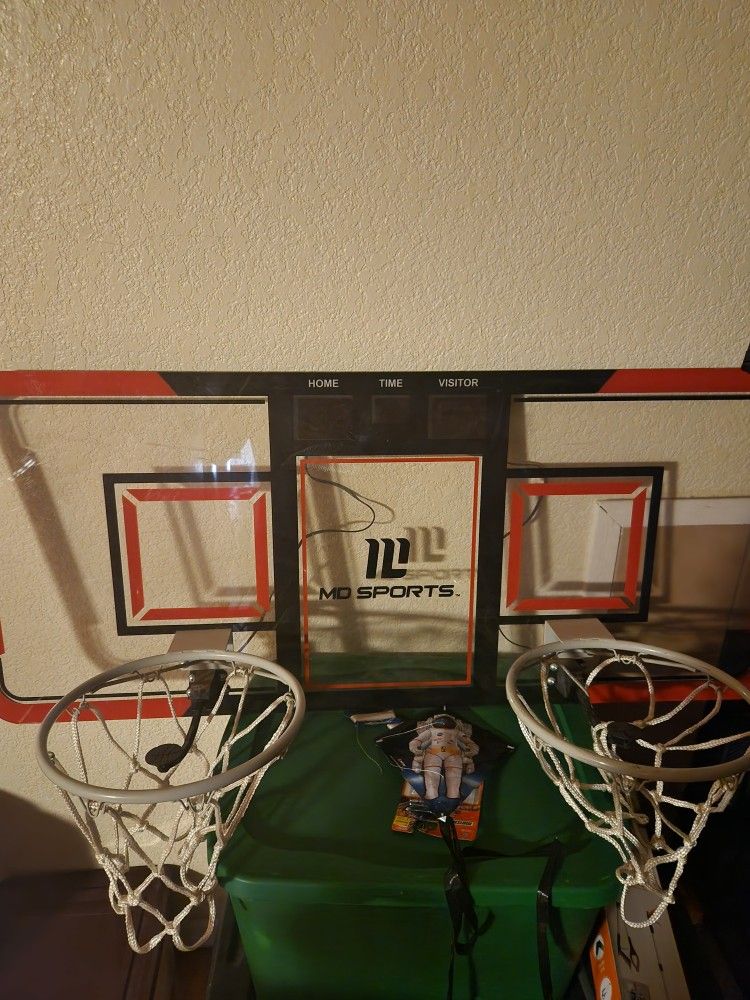 MB sports dual basketball hoop game