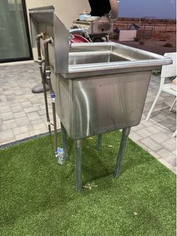 Commercial stainless steel sink