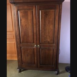 Ethan Allen, Solid Wood King Size Bedroom Set