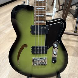 Reverend Dub King Semi-hollow bass