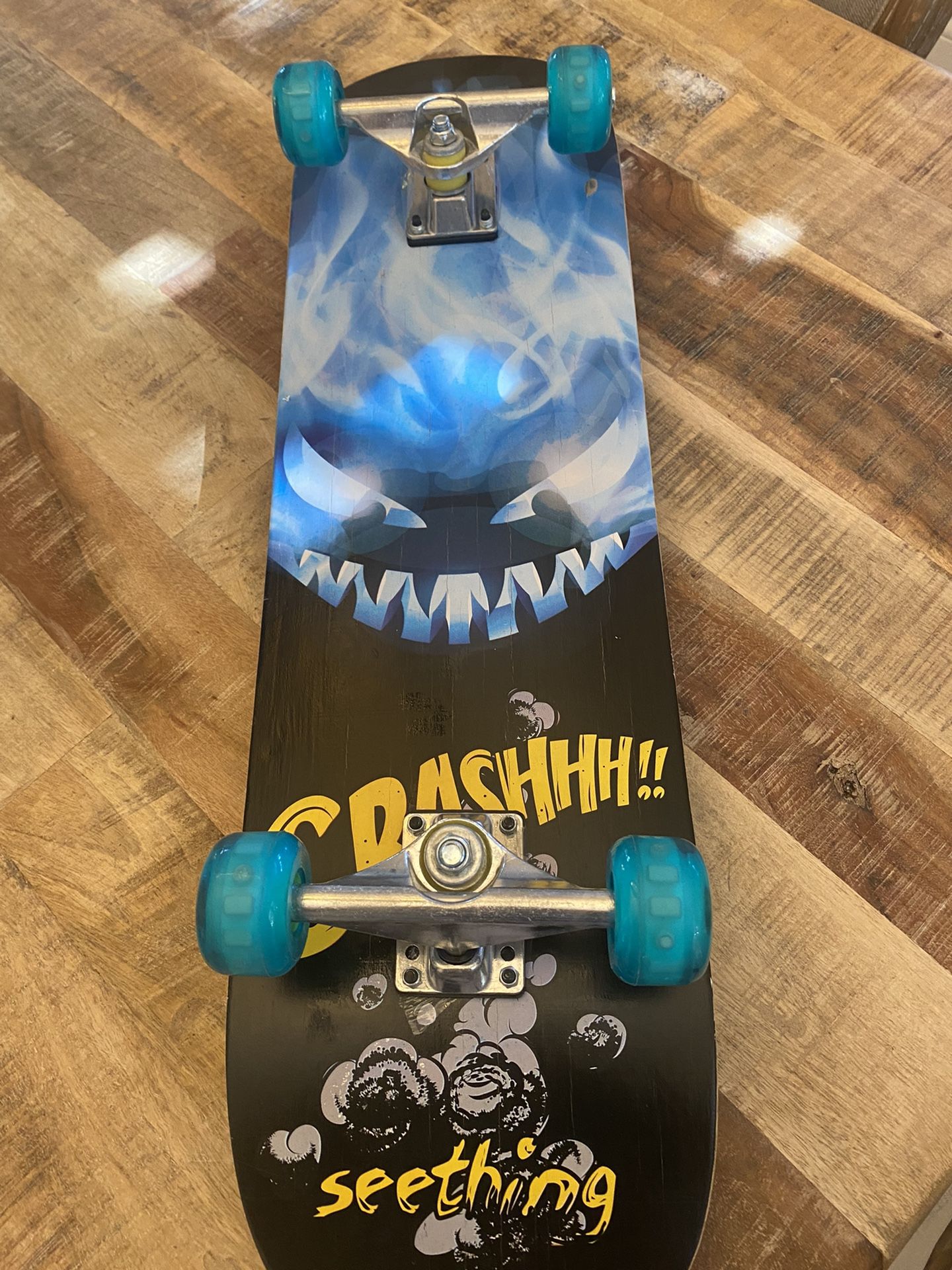 Fly Flash skateboard
