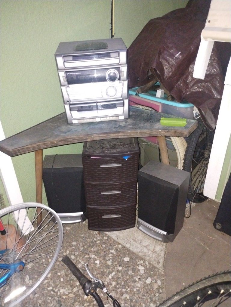 Old School Stereo And Speakers
