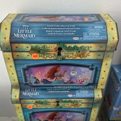Disney The Little Mermaid Ariel & Ursula Dress Up Trunk, Treasure Chest Includes Ariel and Ursula's Outfit Dresses with Accessories 