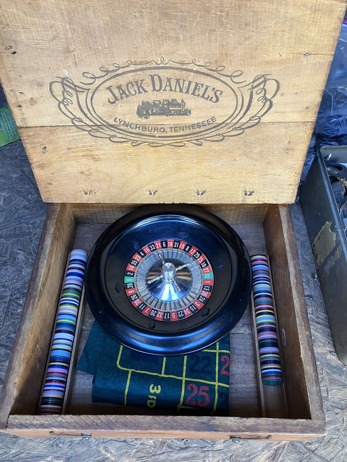 Very cool Old roulette box