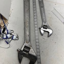 24 and 15 Adjustable Wrench Nice#R6