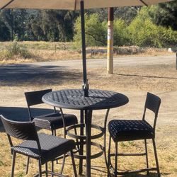 3 Hightop Patio furniture With Umbrella 