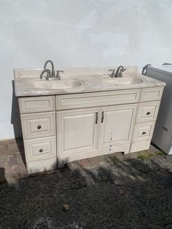 Vanity Double Sink Length 5 Feet $150