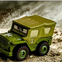 Disney / Pixar Cars Metal Mini Racers Series 1 Sarge Die Cast Car