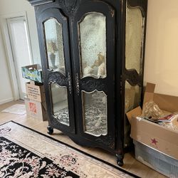 Armoire antique blackfish with mirrors in the front of the doors it’s a big unit