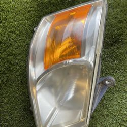 2008 Dodge Caravan Passenger Side Headlight 