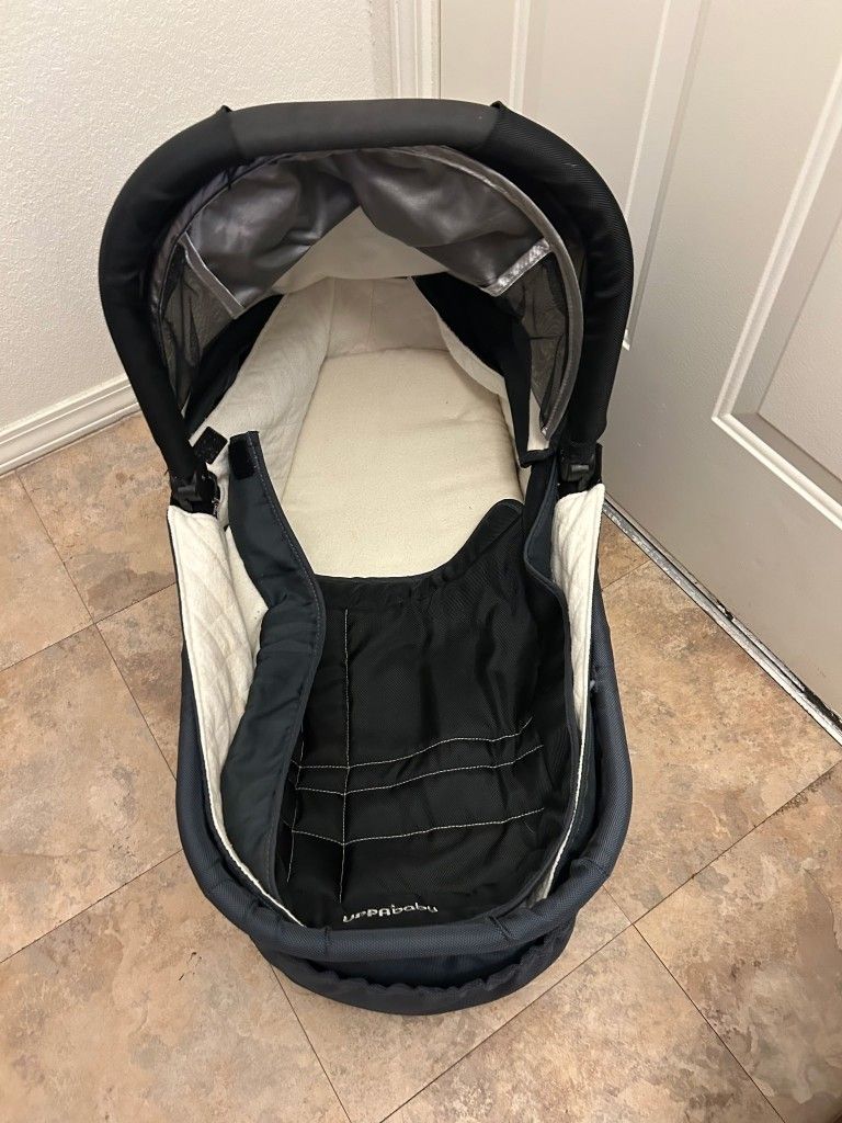 Uppa Baby  Baby Bed