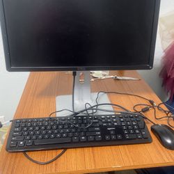 Dell Computer Screen With Keyboard And Mouse 