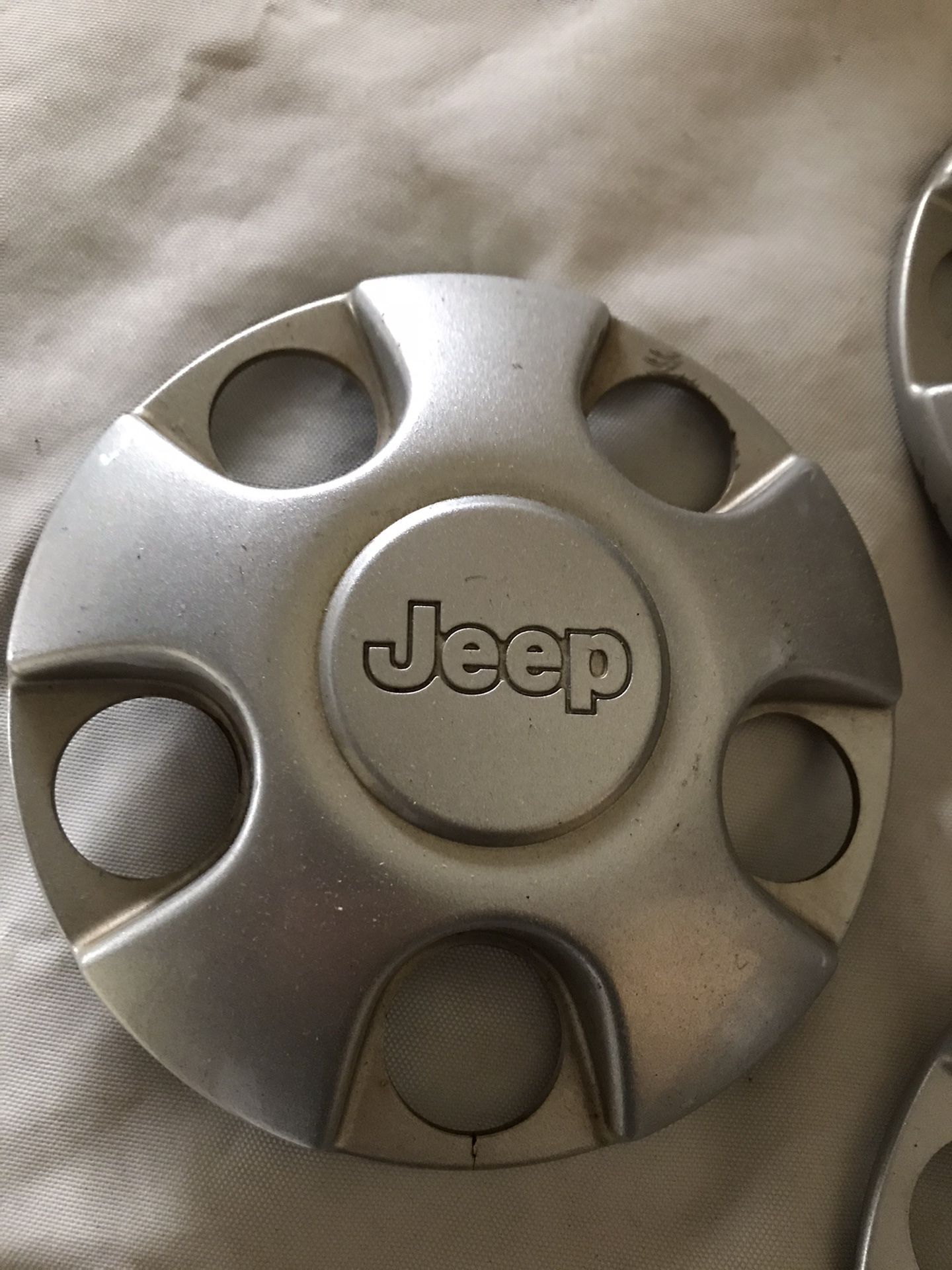 Jeep wheel center caps (4)