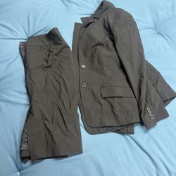 Super Cool Woman’s Suit , Conformityble Jacket and Sexy Skirt, Black Color ,really Nice And Worth It For This Price 