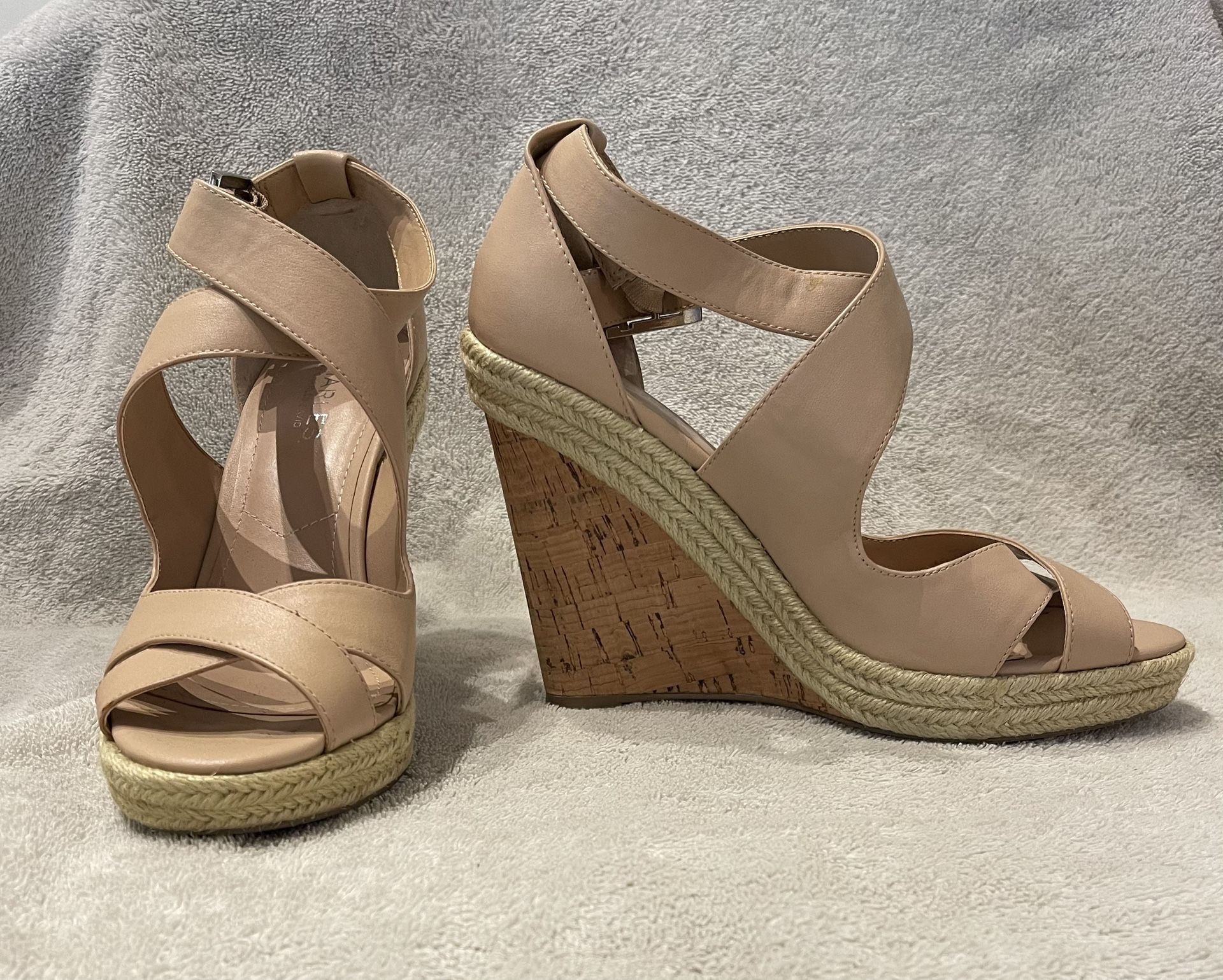 Charles David Pinkish Nude Wedge 9.5