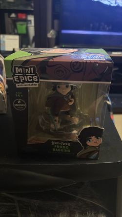 Weta Workshop Mini Epics Frodo Baggins Figure