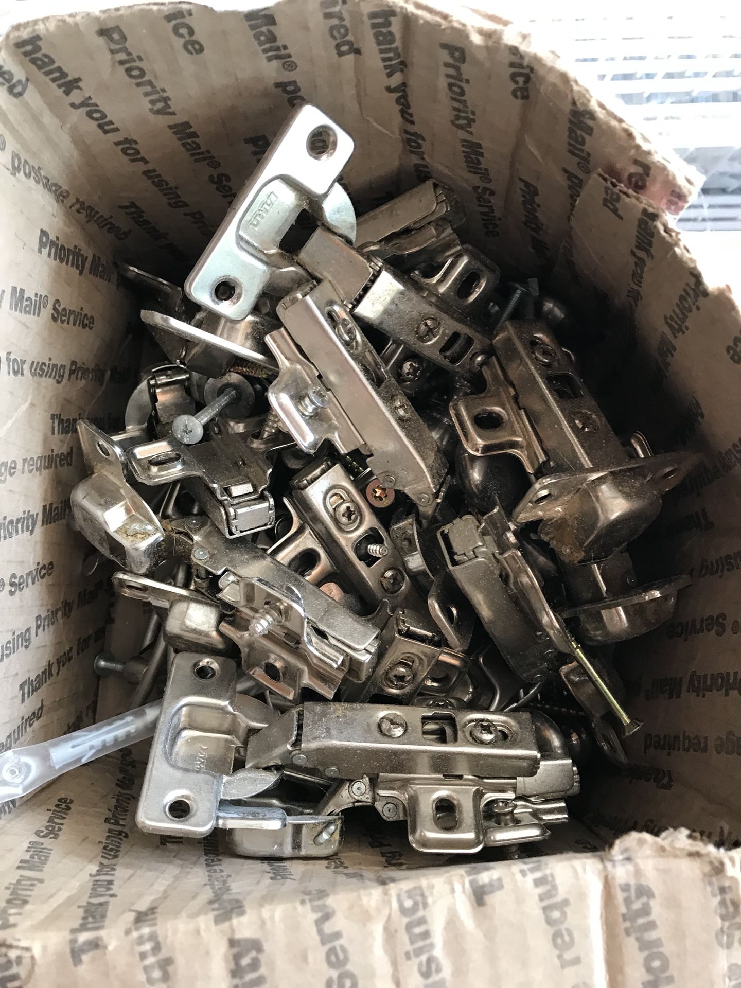Cabinet door hinges hinge