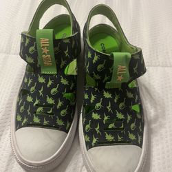 Size 4 Converse Kids Shoes