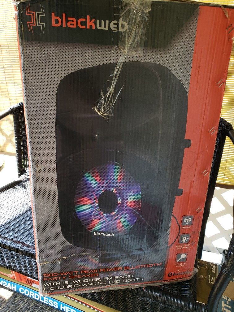 Blackweb 1500-Watt Light-Up Party Speaker