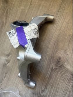 Tesla Model 3 / Model Y Rear Left Engine Mount Bracket OEM 1093278-00-B NEW