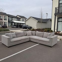 Thomasville Lowell Modular Sectional *FREE DELIVERY*
