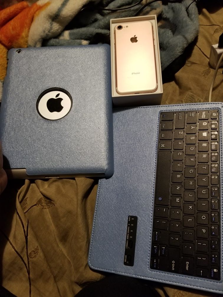 TRADE FOR APPLE AIRPODS NEW CONDITIONIPHONE 7 NEW AND APPLE IPAD SALING EVERYTHING TRADE FOR APPLE AIRPODS NEW CONDITION