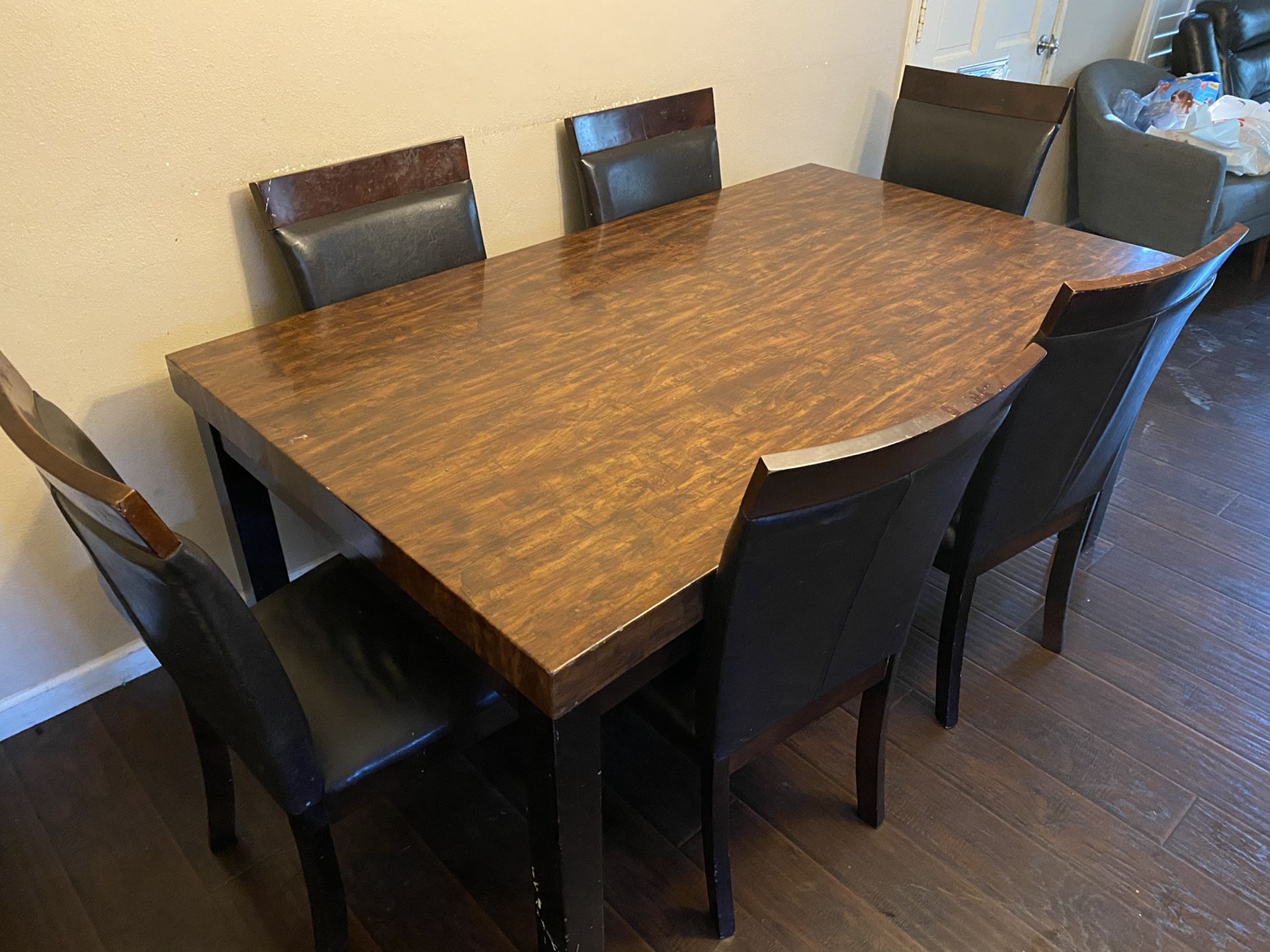 6 chairs & dining table