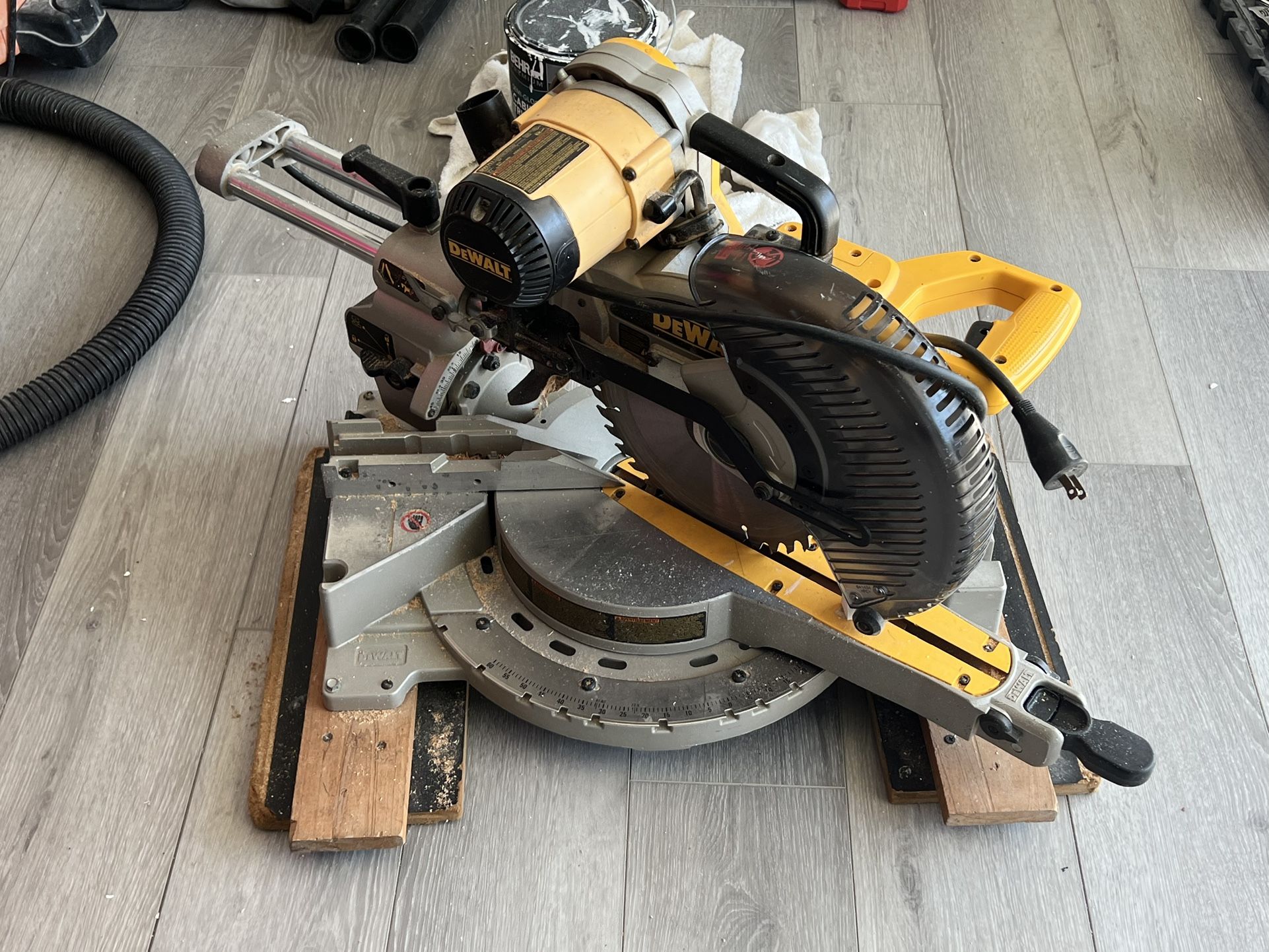 Dewalt DW717 Miter saw 10”