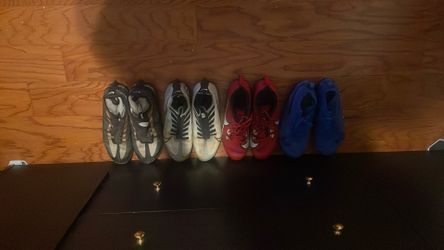 4 Paris of football cleats