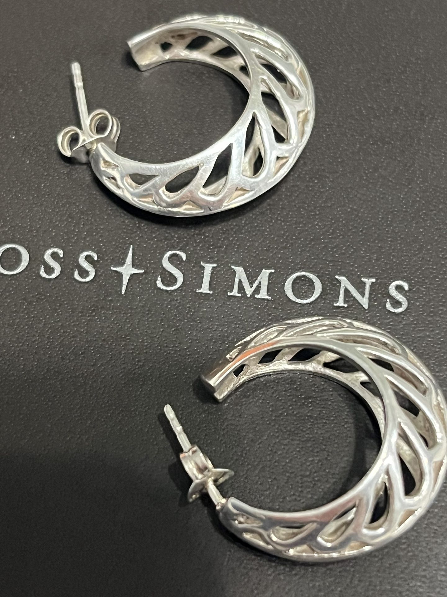 Esterling Silver Hoop’s 925