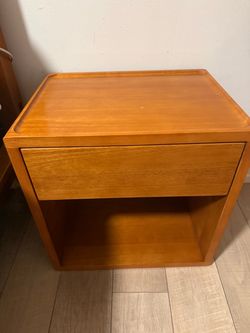 Thuma Classic Nightstand (Walnut)