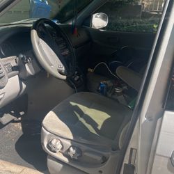 Clean Title 2004 Kia Sedona 