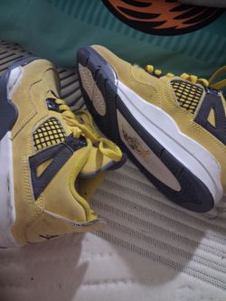 Jordan's fours kids shoes size 11.1/2