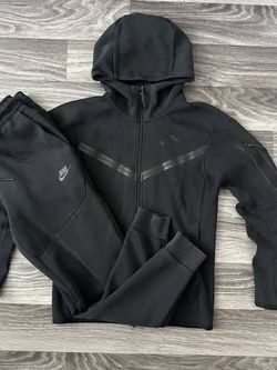 Women’s Nike tech