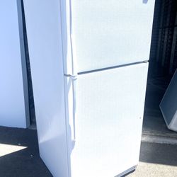 FREE DELIVERY 🚚😃Good working whirlpool refrigerator/freezer! 