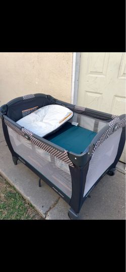 Graco Pack 'n Play with Bassinet and Changer