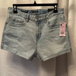 NWT. Size 8 Wild Fable High-Rise Rolled Cuff Shorts 